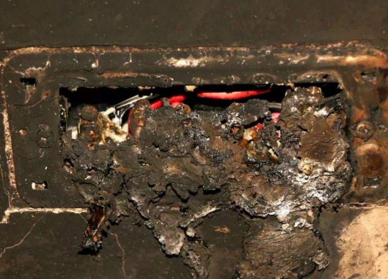 �������׶�ŭ������ʲôԭ����ɵģ�